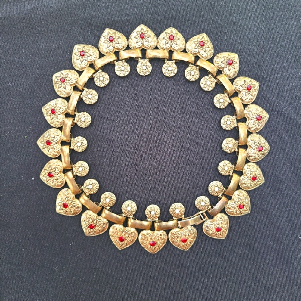 Chocker necklace